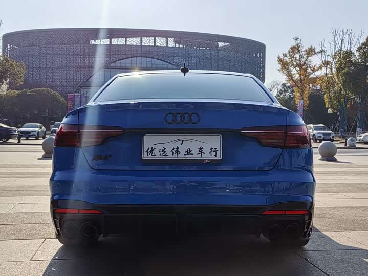 Фото 12 - Audi S4