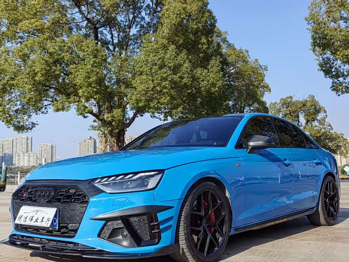 Фото 2 - Audi S4