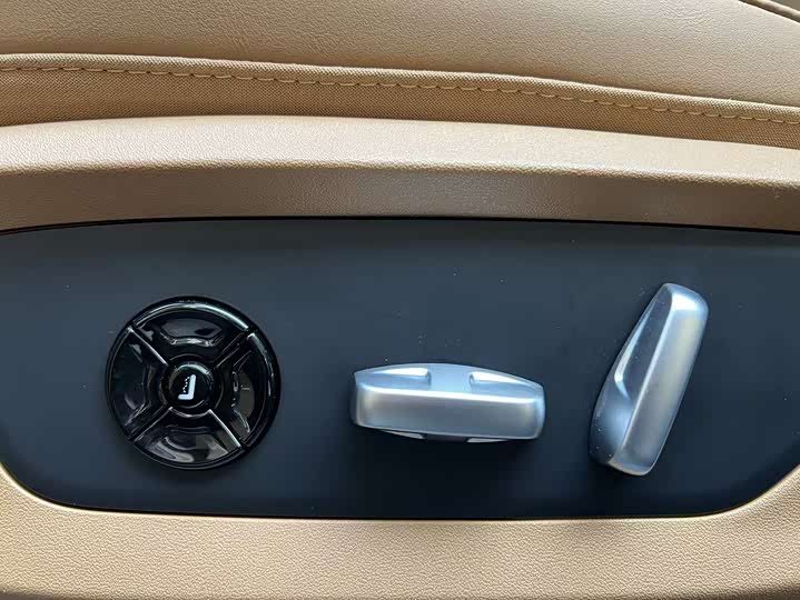 Фото 15 - LiXiang One