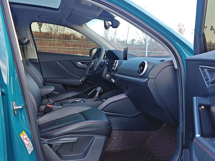 Фото 14 - Audi Q2L