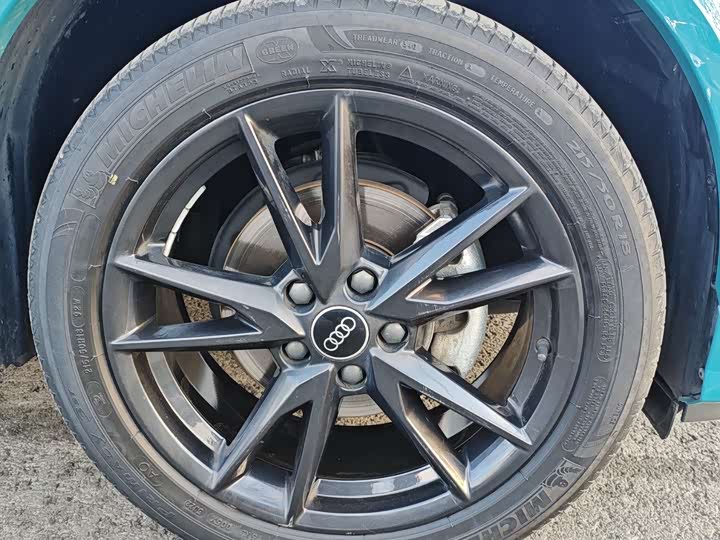 Фото 18 - Audi Q2L