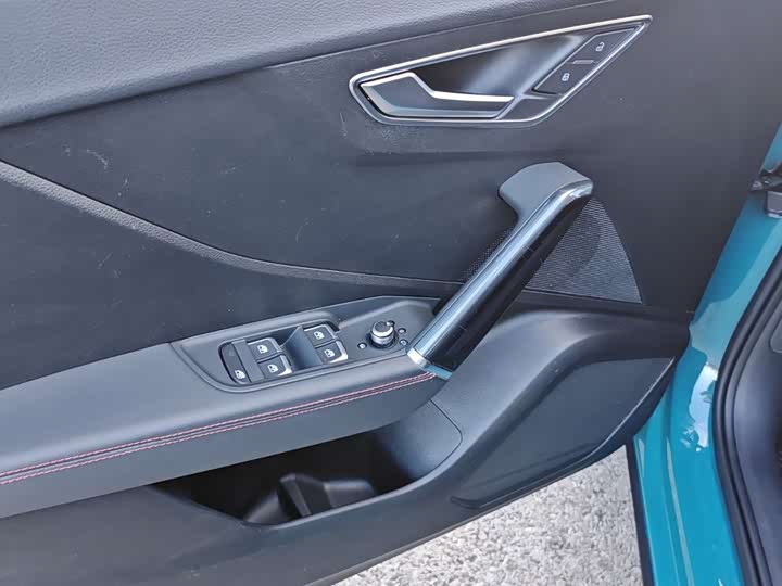 Фото 19 - Audi Q2L