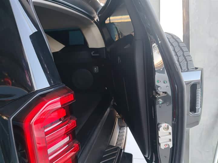 Фото 18 - Tank 400 Hybrid