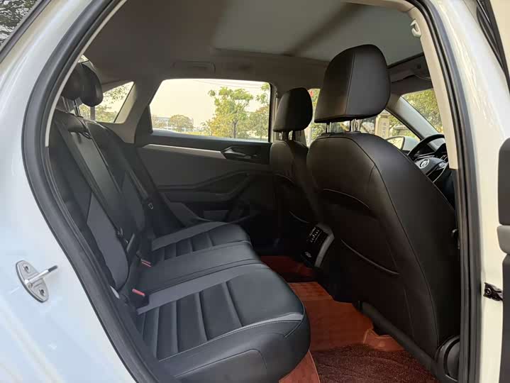 Фото 8 - Volkswagen Sagitar L