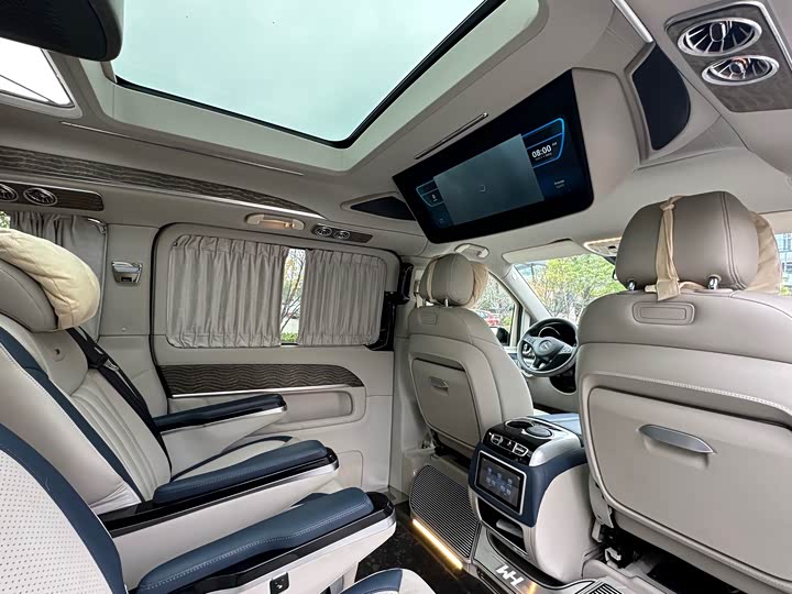 Фото 11 - Mercedes-Benz V-Class