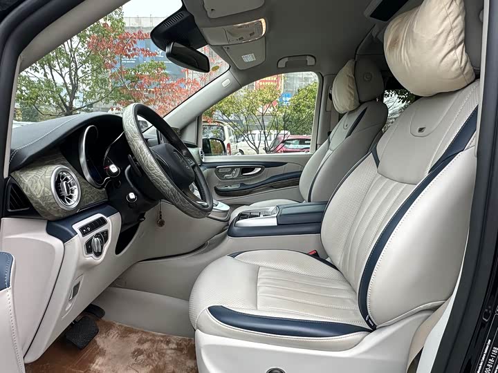 Фото 12 - Mercedes-Benz V-Class