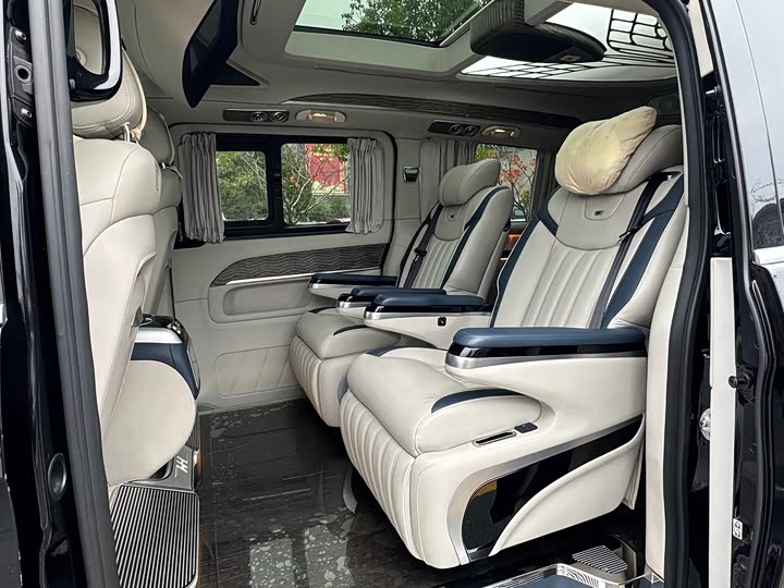 Фото 13 - Mercedes-Benz V-Class