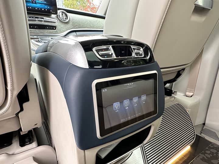 Фото 15 - Mercedes-Benz V-Class