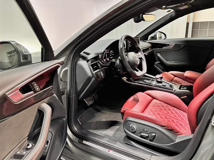 Фото 13 - Audi S4