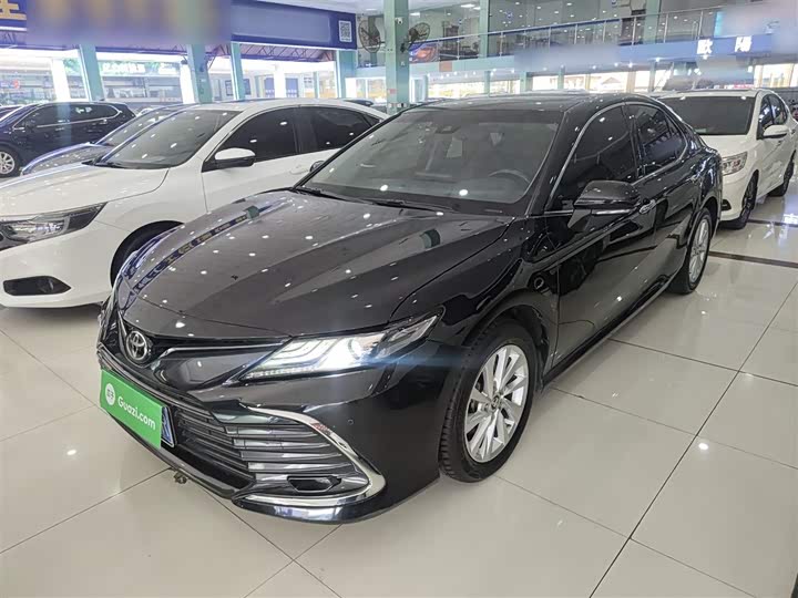 Фото 1 - Toyota Camry