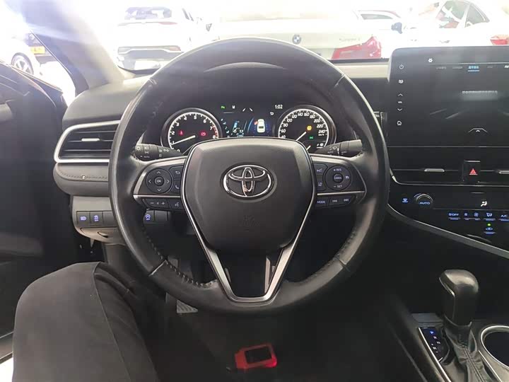 Фото 11 - Toyota Camry