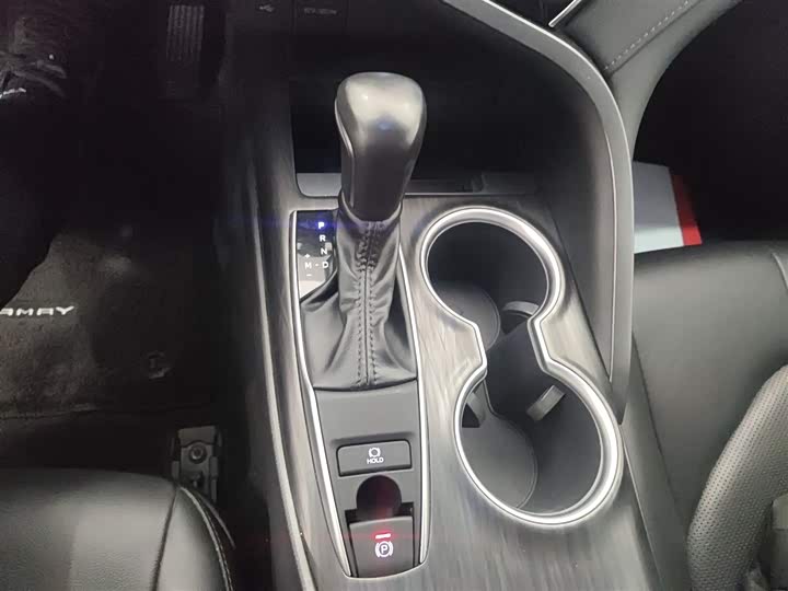 Фото 14 - Toyota Camry