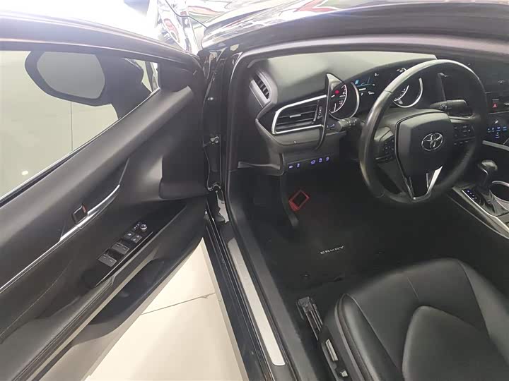 Фото 16 - Toyota Camry