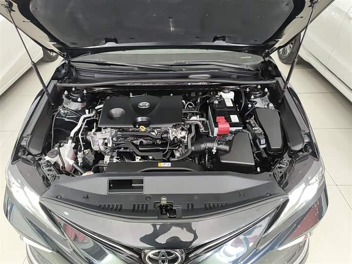Фото 20 - Toyota Camry