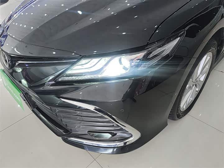 Фото 24 - Toyota Camry