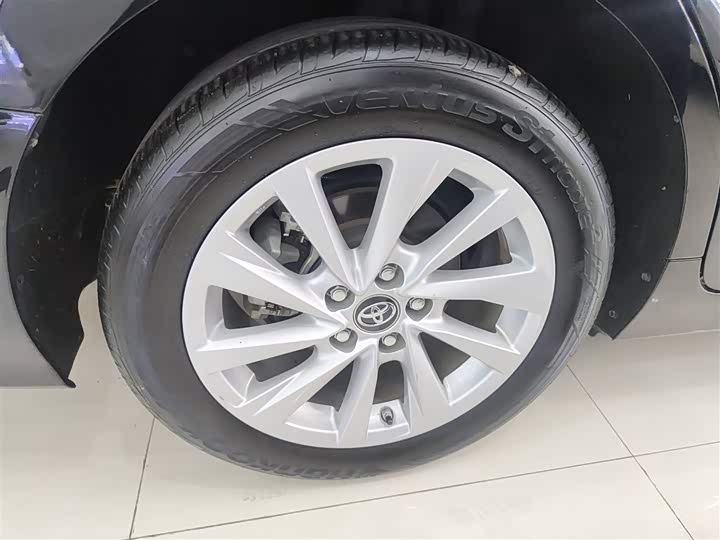 Фото 26 - Toyota Camry