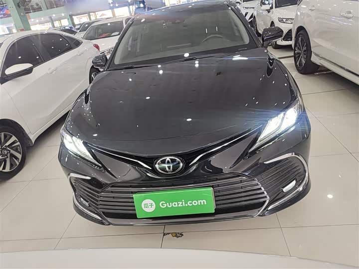 Фото 3 - Toyota Camry