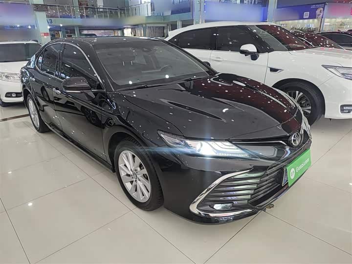 Фото 4 - Toyota Camry