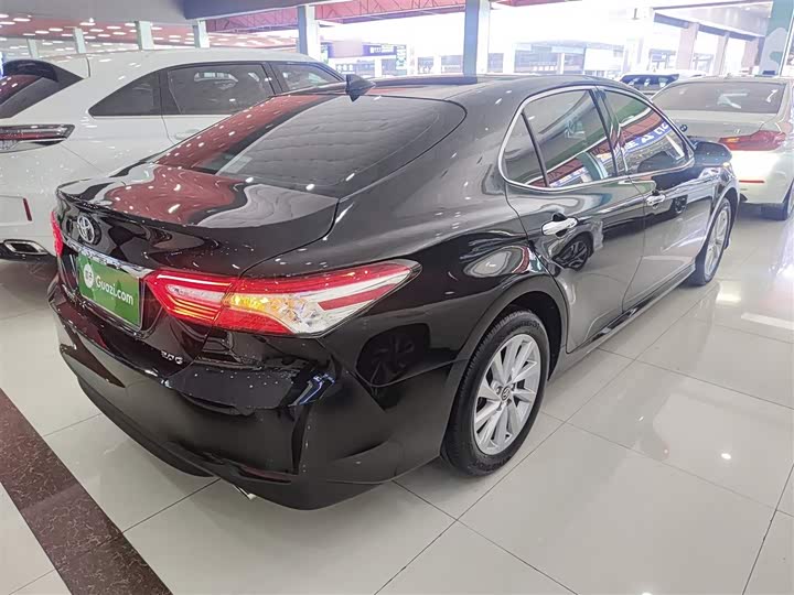 Фото 7 - Toyota Camry