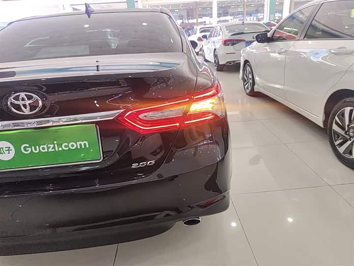 Фото 8 - Toyota Camry