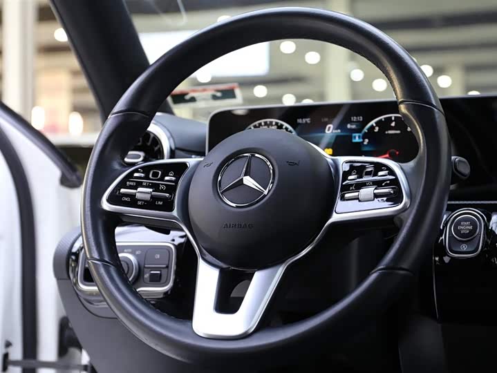 Фото 11 - Mercedes-Benz A-Class