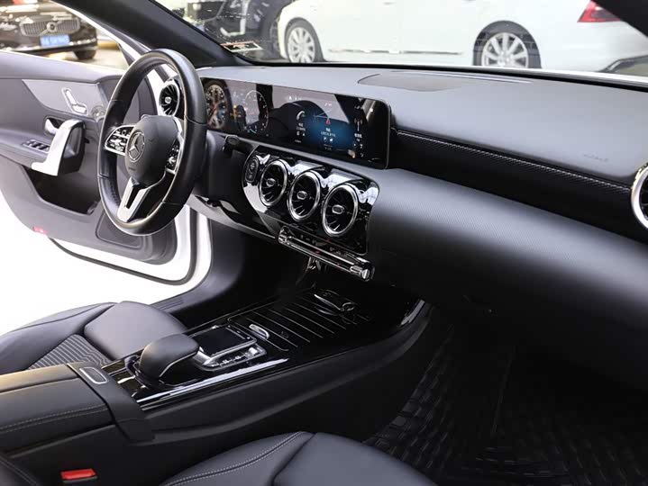 Фото 16 - Mercedes-Benz A-Class