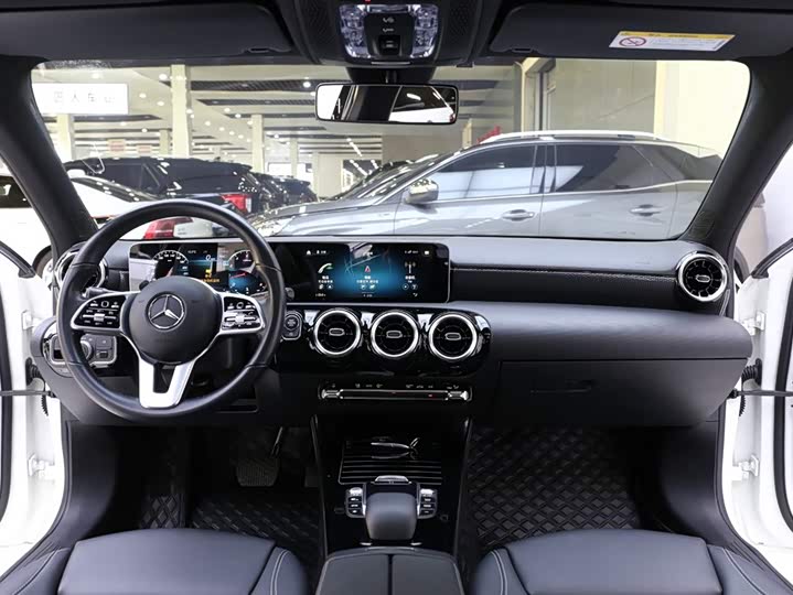 Фото 9 - Mercedes-Benz A-Class
