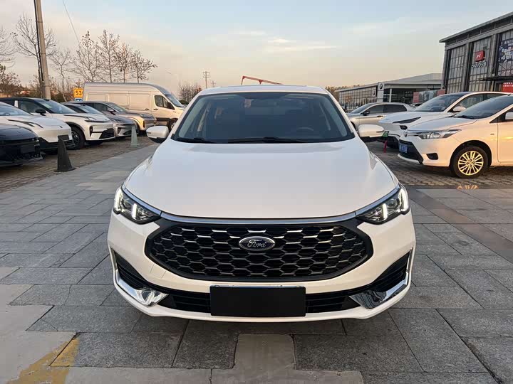 Фото 2 - Ford Escort