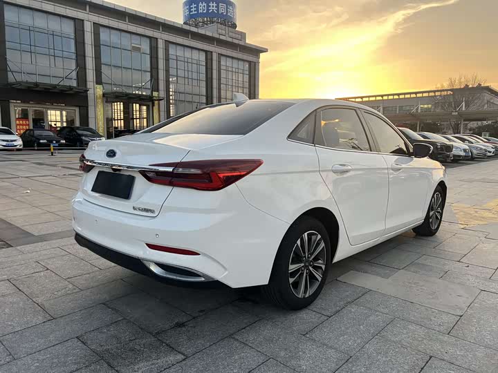 Фото 3 - Ford Escort