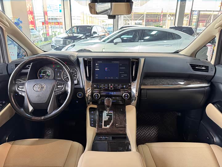 Фото 5 - Toyota Vellfire