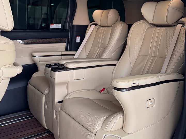 Фото 6 - Toyota Vellfire