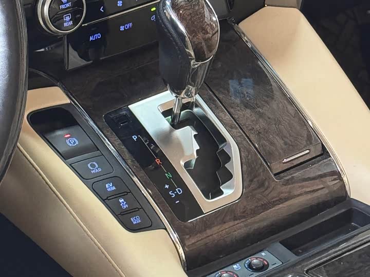 Фото 7 - Toyota Vellfire