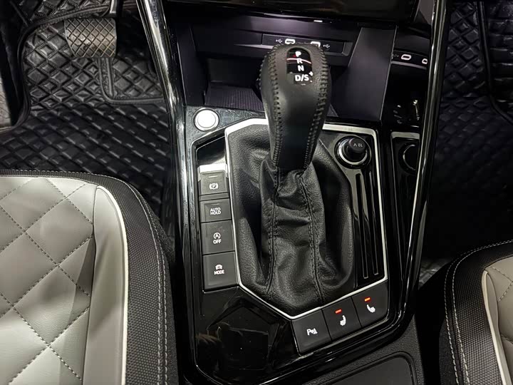 Фото 12 - Volkswagen Tayron