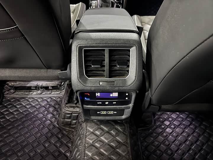 Фото 16 - Volkswagen Tayron