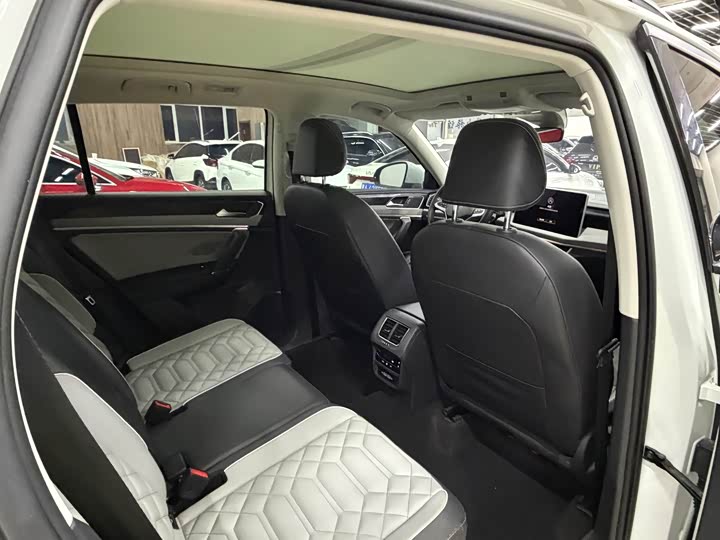 Фото 18 - Volkswagen Tayron