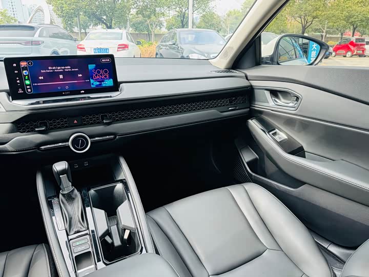 Фото 16 - Honda Accord