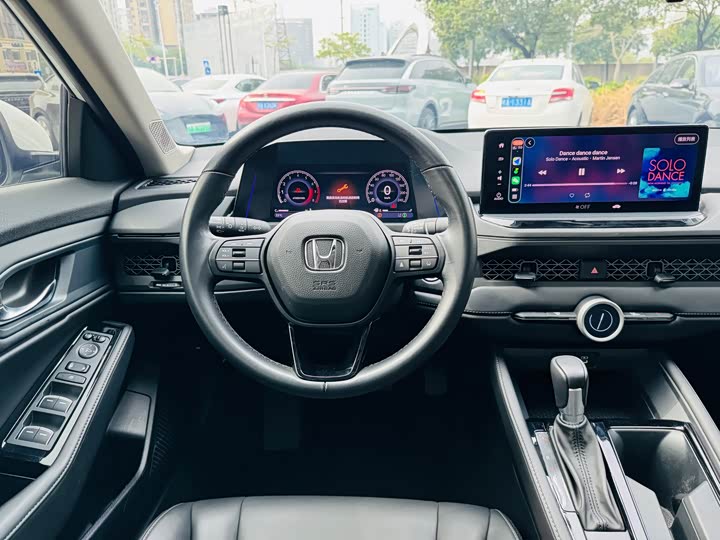 Фото 17 - Honda Accord