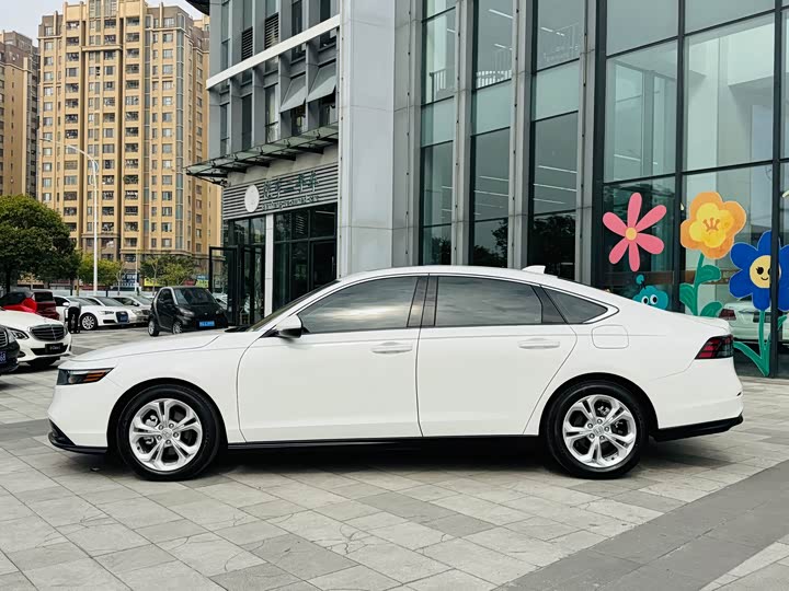 Фото 3 - Honda Accord