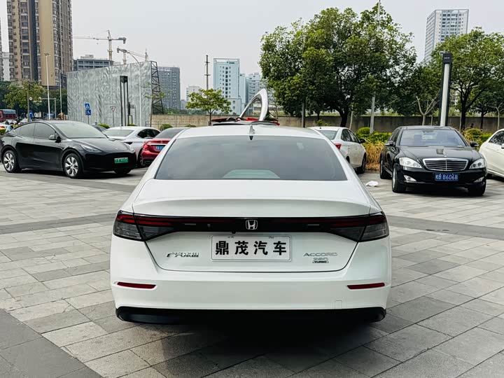 Фото 4 - Honda Accord