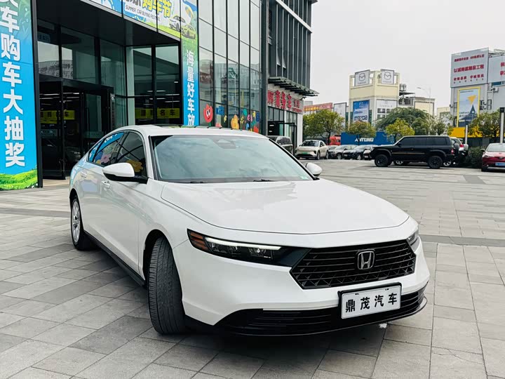 Фото 8 - Honda Accord