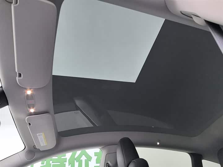 Фото 14 - Tesla Model Y