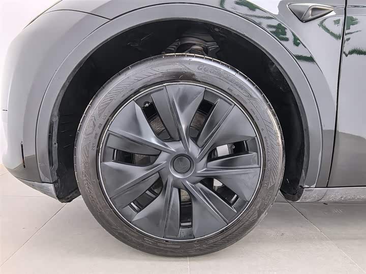 Фото 17 - Tesla Model Y