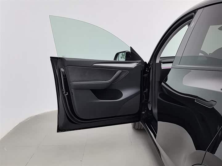 Фото 8 - Tesla Model Y