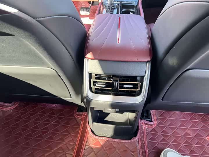 Фото 13 - Hongqi H5