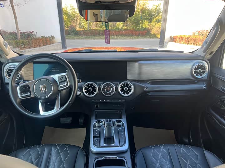 Фото 12 - Tank 300