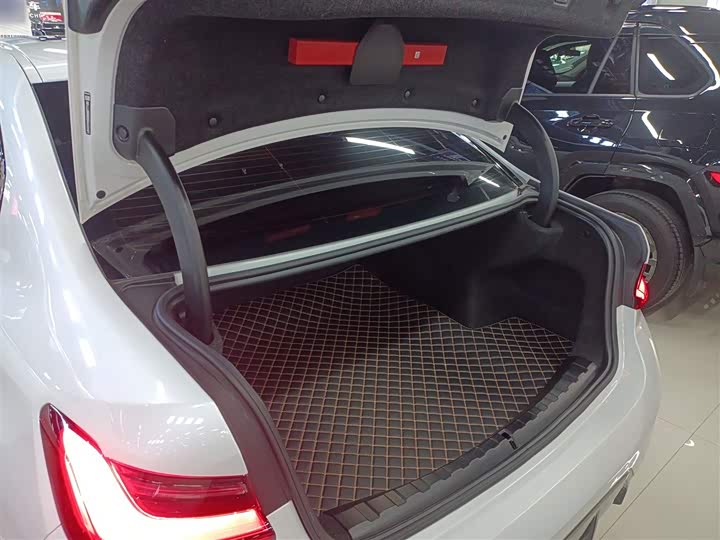 Фото 19 - BMW 3 Series