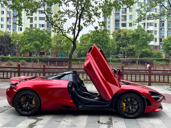 Фото 4 - McLaren 720S