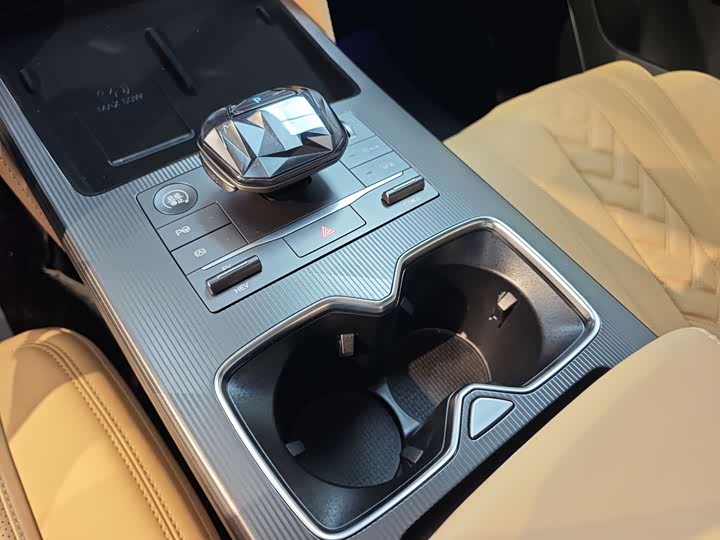 Фото 13 - BYD Song L DM-i Hybrid