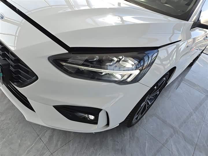 Фото 24 - Ford Focus