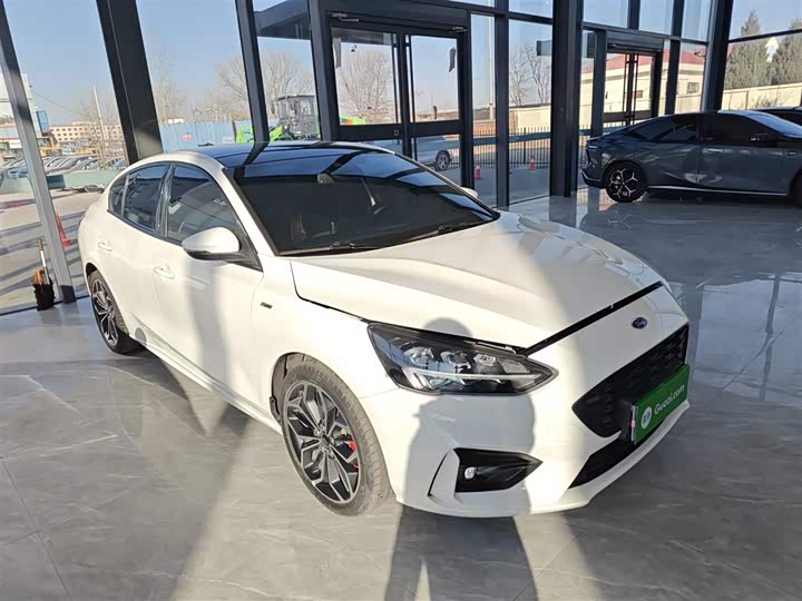 Фото 4 - Ford Focus